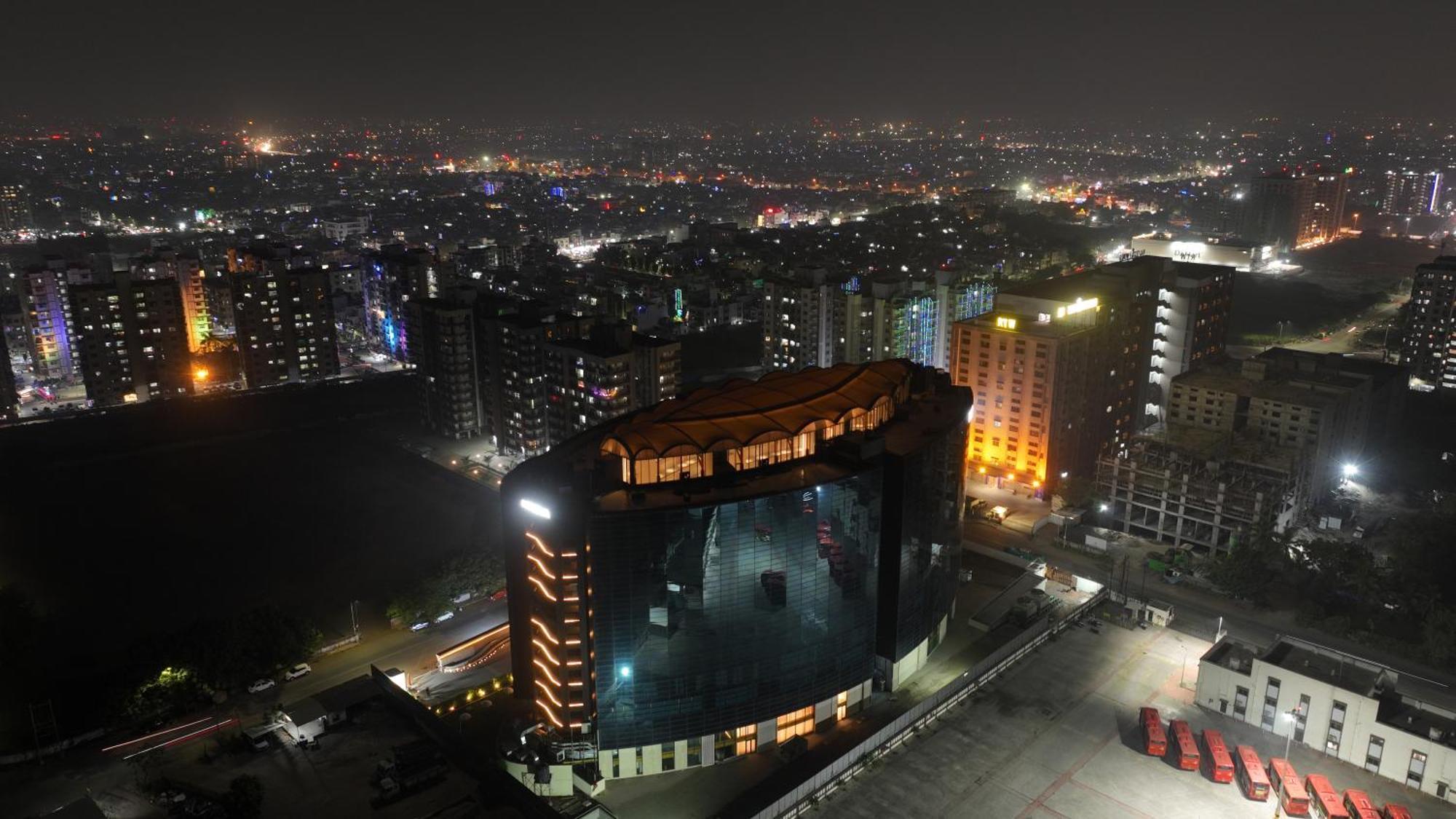 The World Surat Hotel Exterior photo