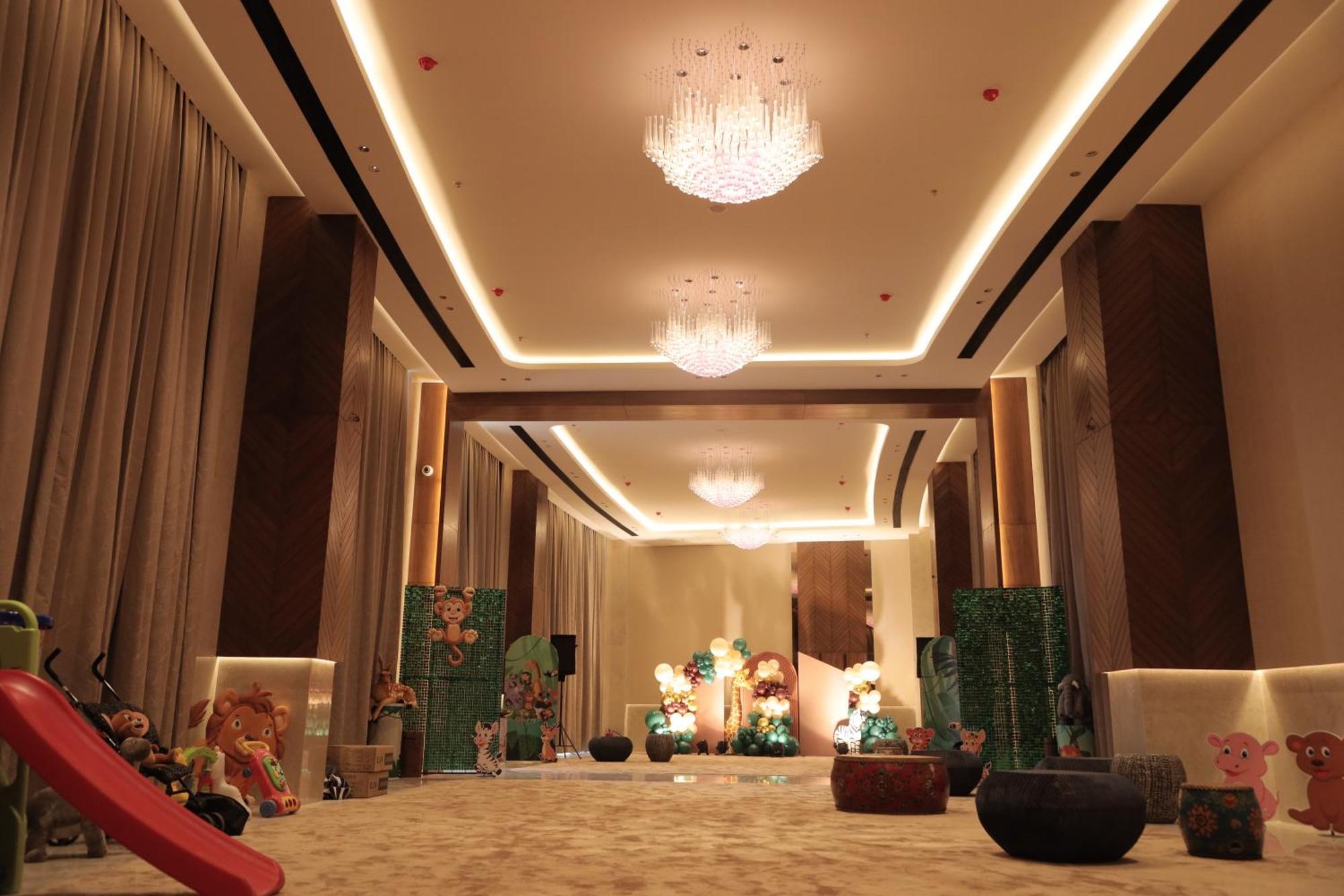 The World Surat Hotel Exterior photo