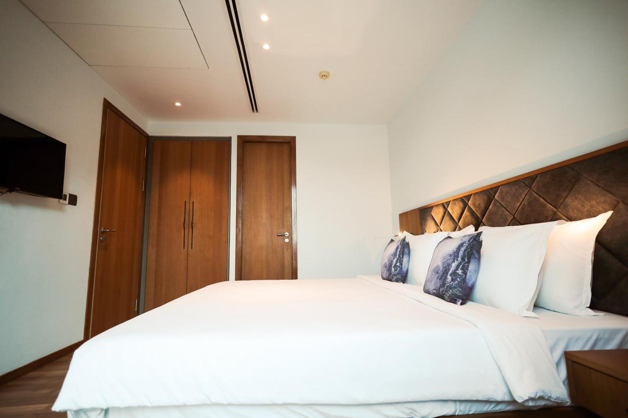 The World Surat Hotel Exterior photo